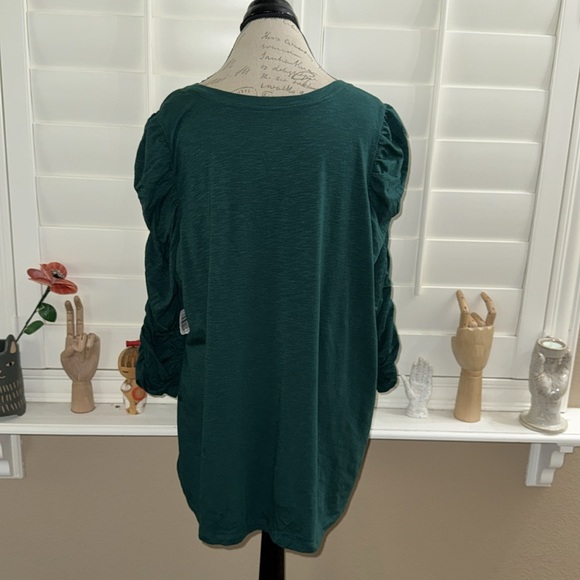 Torrid Super Soft Slub V-Neck Cinched Sleeve Tee Green - Picture 6 of 11